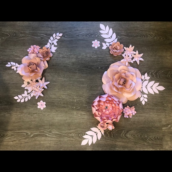 Paper flowers - Picture 1 of 8